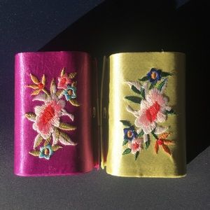 Makeup mirrors with storage space